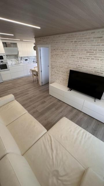 Fantastic Larimar New Apartment سالو المظهر الخارجي الصورة